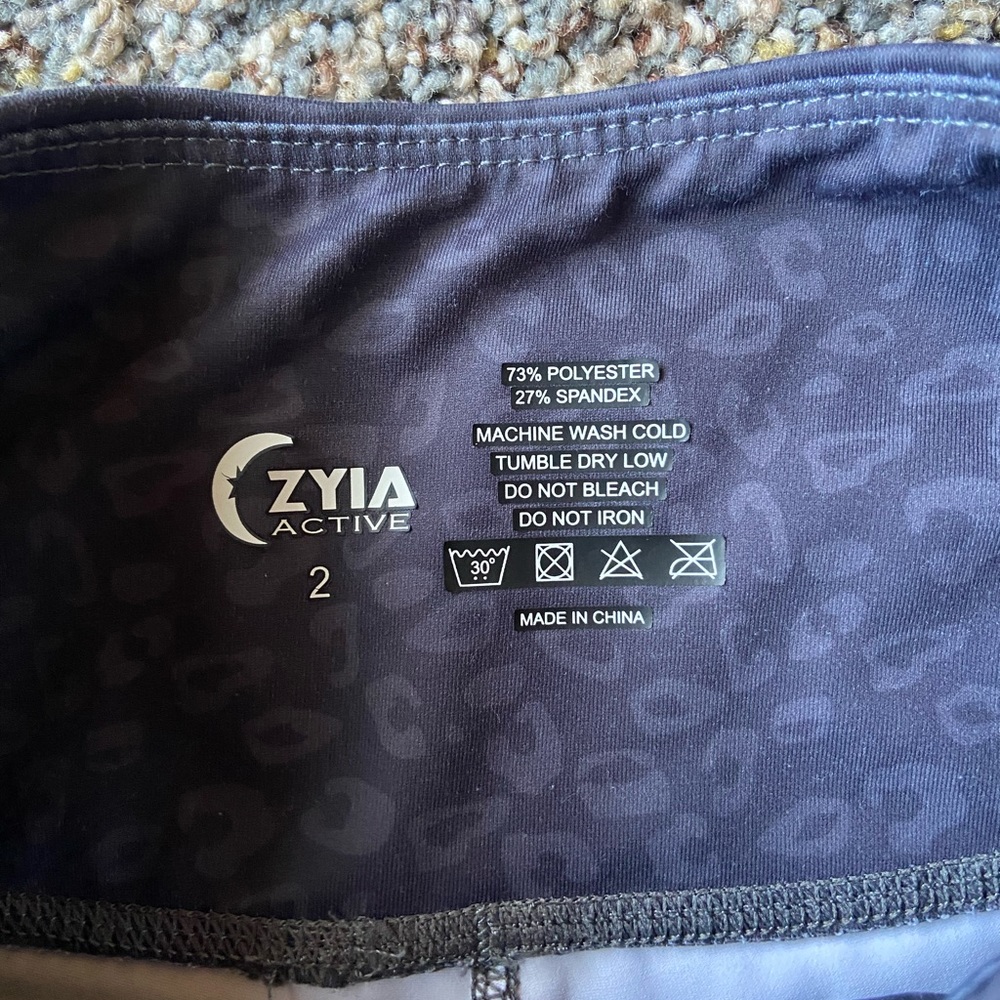 Zyia active grey leopard ombré leggings - Picture 3 of 3